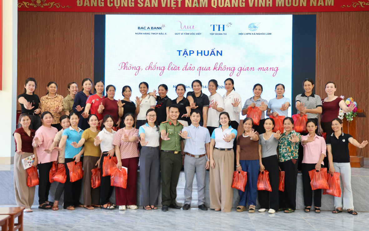Training on “Cyber fraud prevention” for women receiving livelihood support in Nghe An provinc